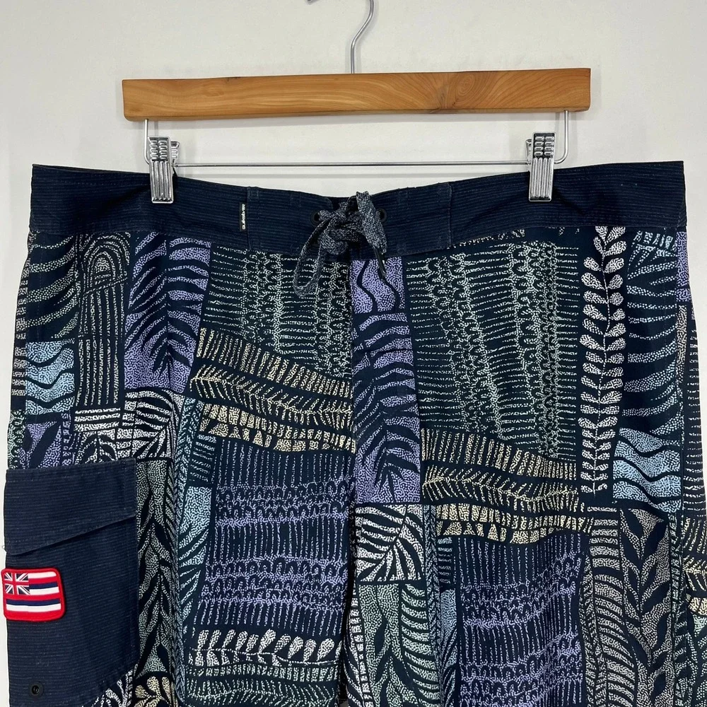 Quiksilver SurfSilk Mens 36 Boardshorts Blue Tribal Leaf Print Hawaii‎